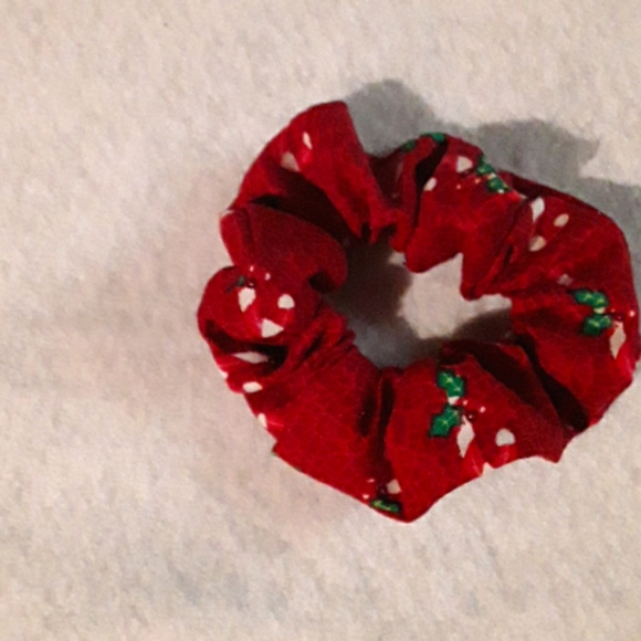 Red candy cane scrunchies - Picture 1 of 2